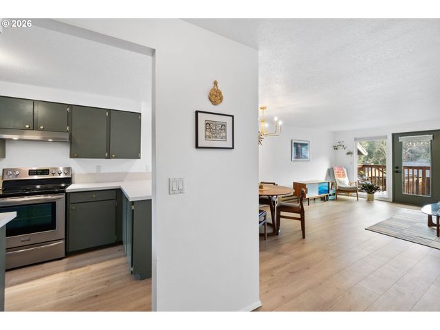 15120 Sw BARLOW Ct, Beaverton, OR 97007