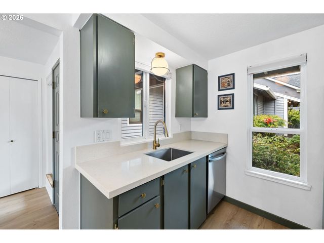 15120 Sw BARLOW Ct, Beaverton, OR 97007