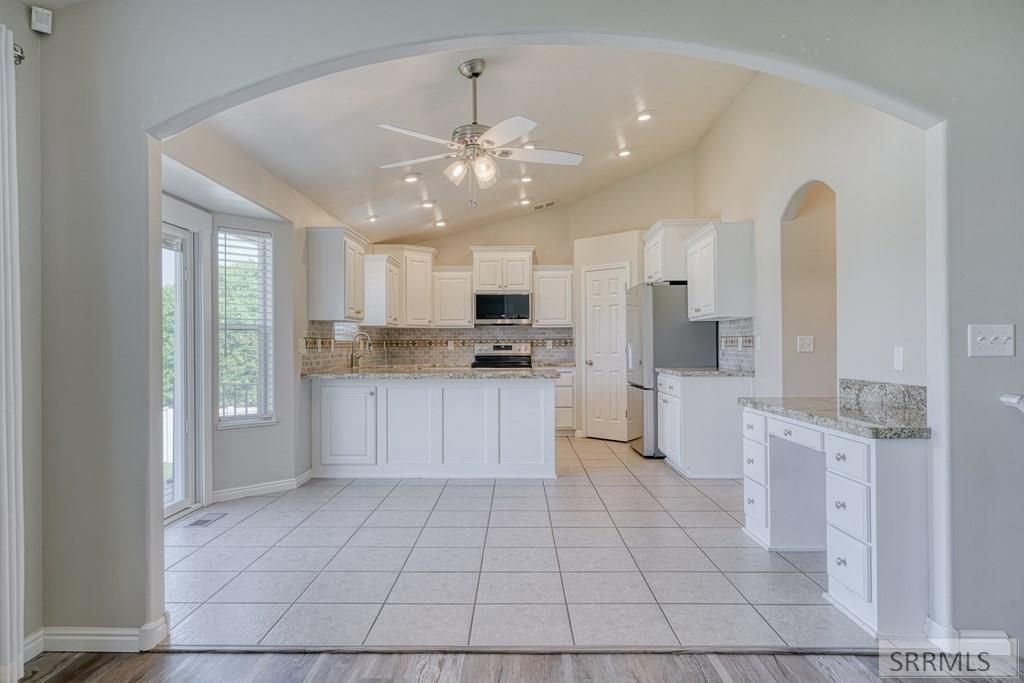 Image 12 of property listing at 2488 S Fieldstone Drive, Ammon, ID 83401