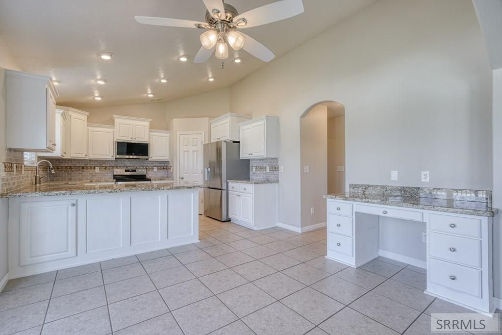 Image 13 of property listing at 2488 S Fieldstone Drive, Ammon, ID 83401