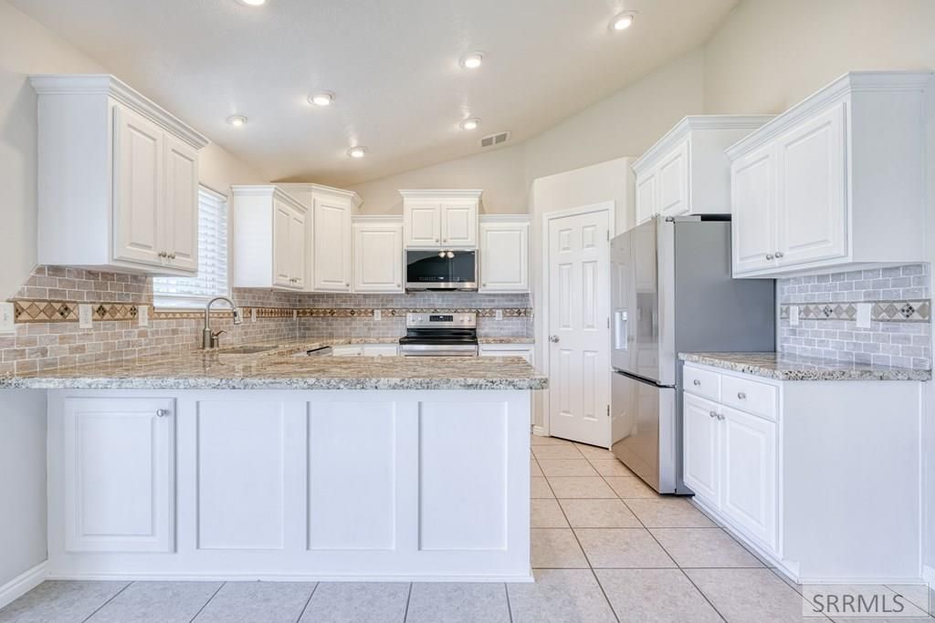 Image 15 of property listing at 2488 S Fieldstone Drive, Ammon, ID 83401