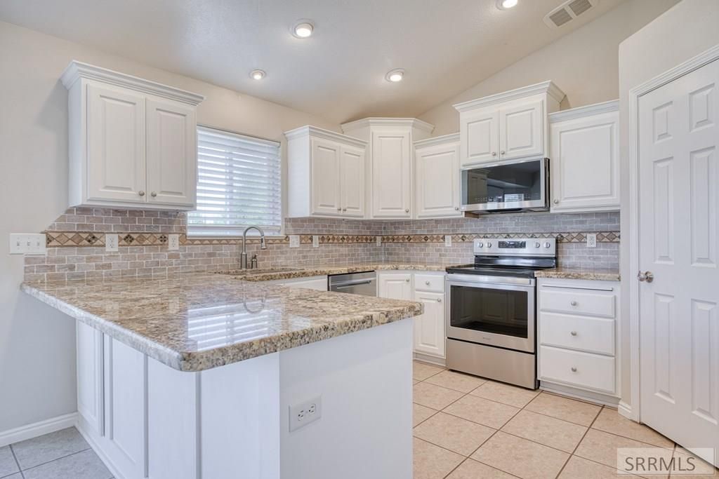 Image 16 of property listing at 2488 S Fieldstone Drive, Ammon, ID 83401