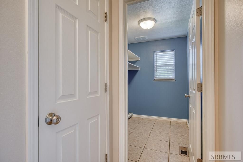 Image 20 of property listing at 2488 S Fieldstone Drive, Ammon, ID 83401