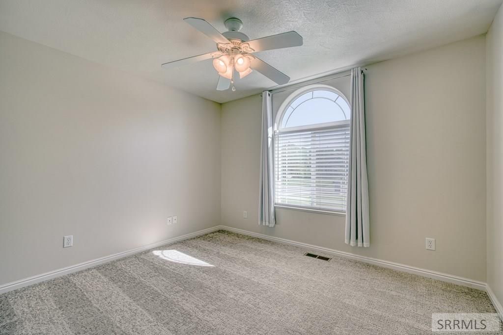 Image 29 of property listing at 2488 S Fieldstone Drive, Ammon, ID 83401