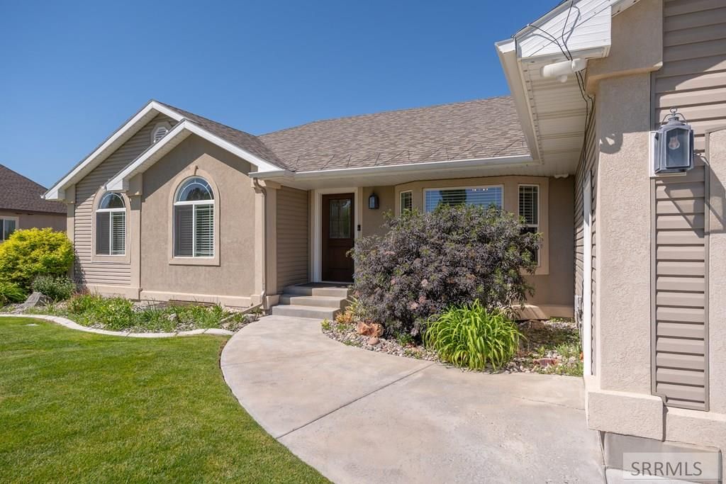 Image 3 of property listing at 2488 S Fieldstone Drive, Ammon, ID 83401
