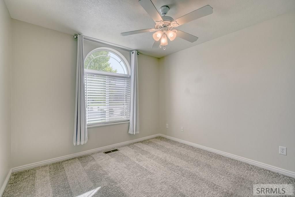 Image 32 of property listing at 2488 S Fieldstone Drive, Ammon, ID 83401