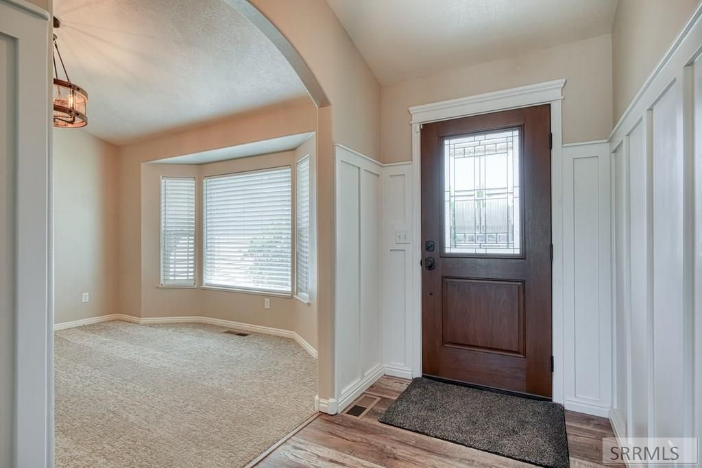 Image 5 of property listing at 2488 S Fieldstone Drive, Ammon, ID 83401