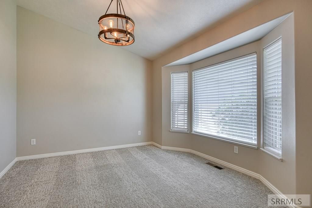 Image 7 of property listing at 2488 S Fieldstone Drive, Ammon, ID 83401