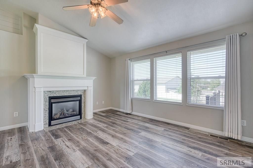 Image 9 of property listing at 2488 S Fieldstone Drive, Ammon, ID 83401