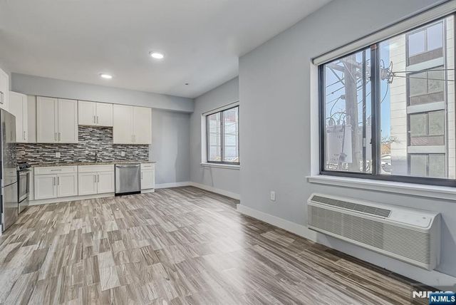 424 Whiton Street 301, Jersey City, NJ 07304