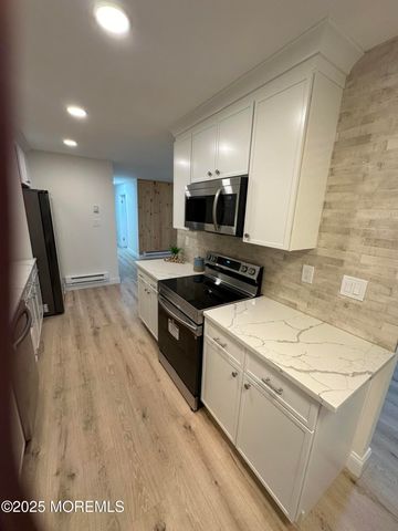 169 Amberly Drive B, Manalapan, NJ 07726