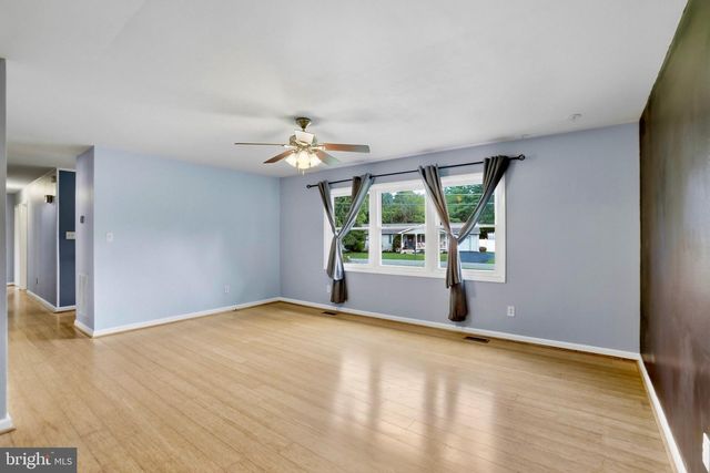 275 EVANS RUN DR, Martinsburg, WV 25405