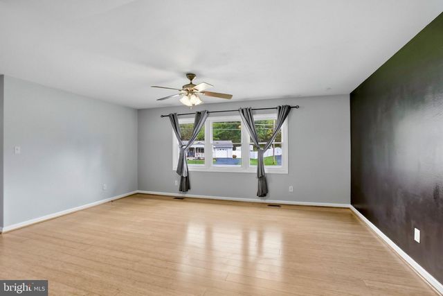275 EVANS RUN DR, Martinsburg, WV 25405