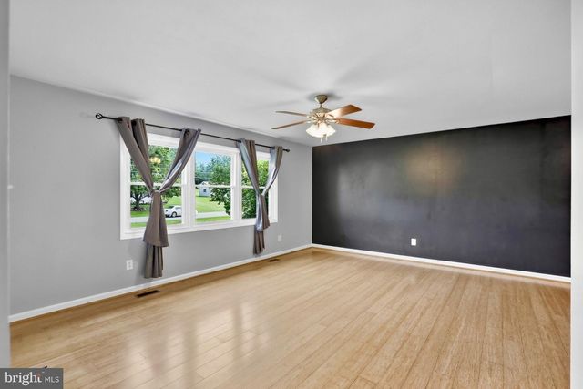275 EVANS RUN DR, Martinsburg, WV 25405