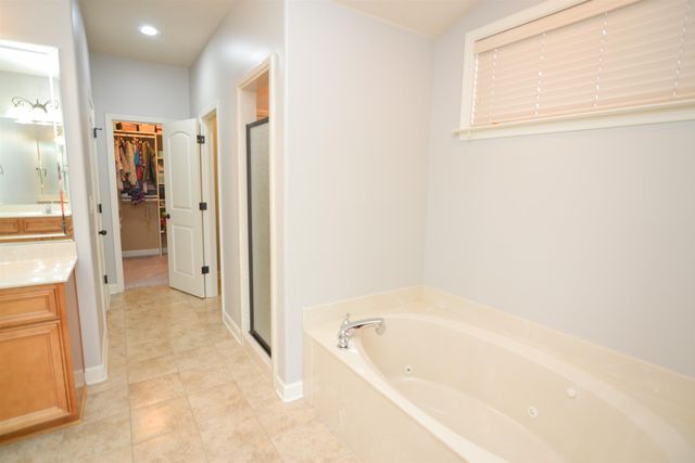 65 COTTON BOWL CV, Rossville, TN 38066