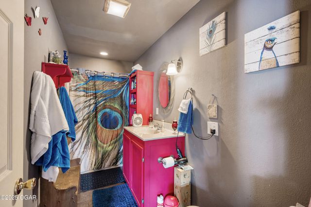 102 N Winfield Avenue, Joplin, MO 64801