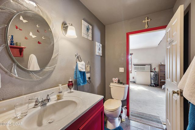 102 N Winfield Avenue, Joplin, MO 64801