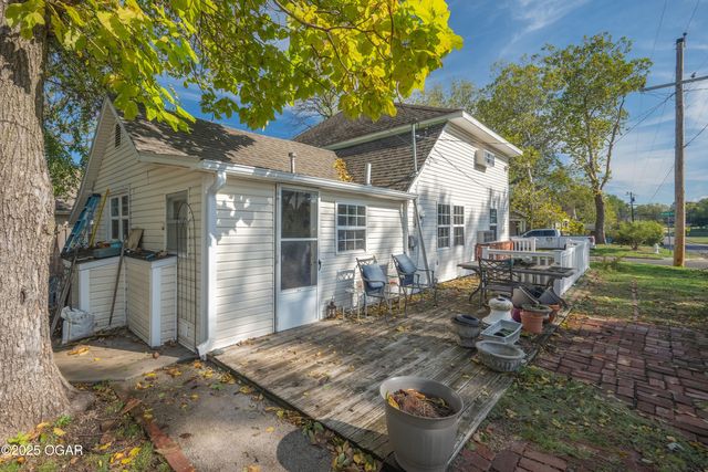 102 N Winfield Avenue, Joplin, MO 64801