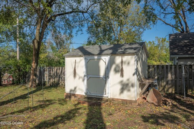 102 N Winfield Avenue, Joplin, MO 64801