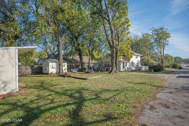 102 N Winfield Avenue, Joplin, MO 64801