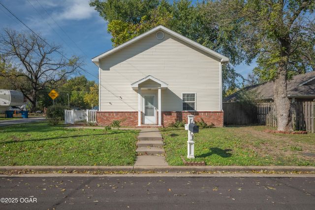 102 N Winfield Avenue, Joplin, MO 64801