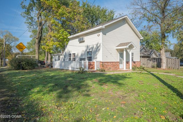 102 N Winfield Avenue, Joplin, MO 64801