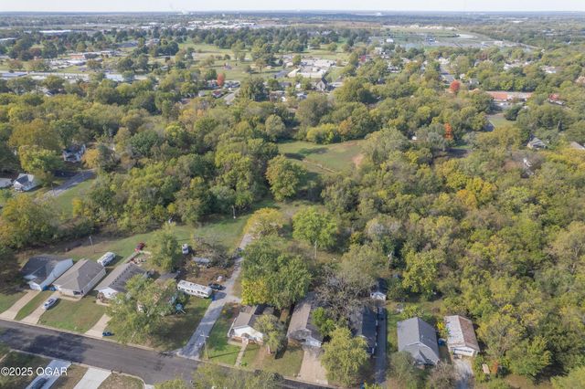 102 N Winfield Avenue, Joplin, MO 64801