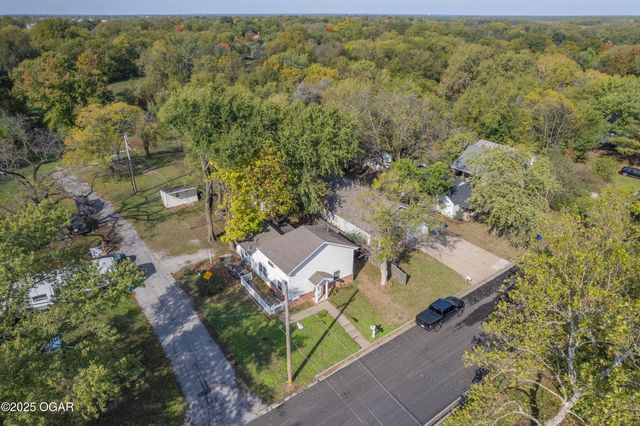 102 N Winfield Avenue, Joplin, MO 64801