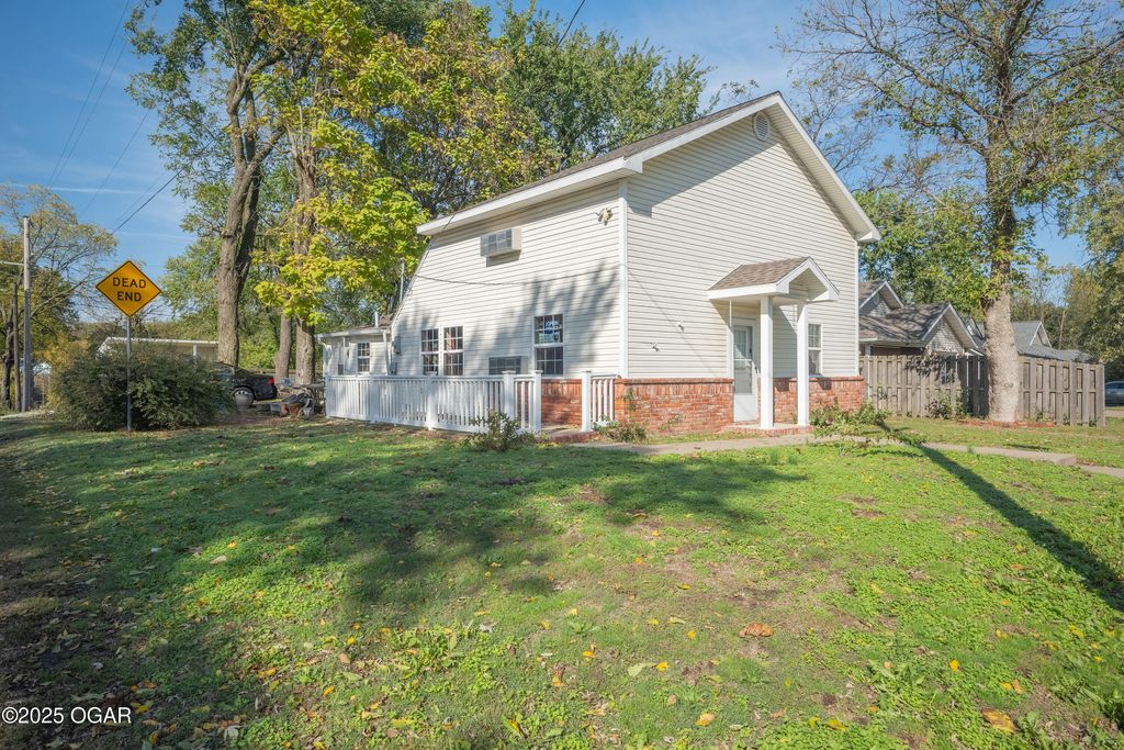 102 N Winfield Avenue, Joplin, MO 64801