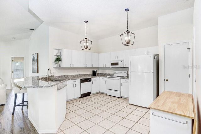 2418 NEW HAVEN CIRCLE 83, Sun City Center, FL 33573