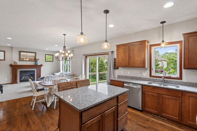 656 Lake Ridge Drive, Woodbury, MN 55129