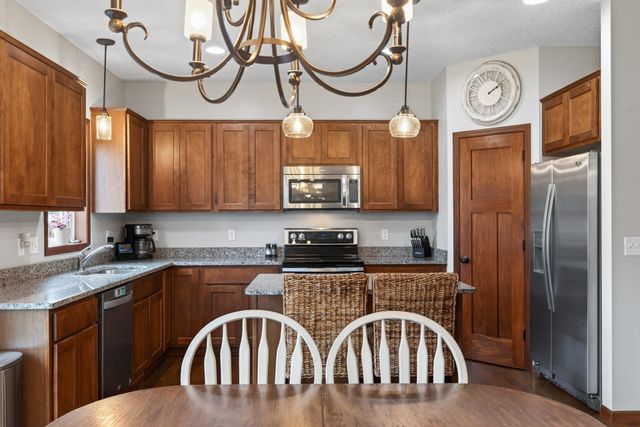 656 Lake Ridge Drive, Woodbury, MN 55129