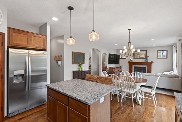 656 Lake Ridge Drive, Woodbury, MN 55129