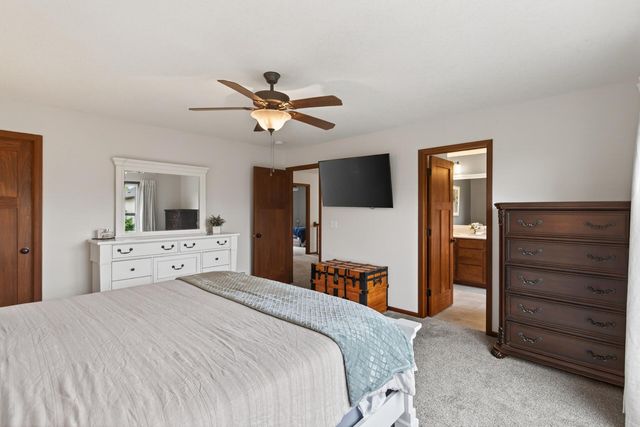 656 Lake Ridge Drive, Woodbury, MN 55129