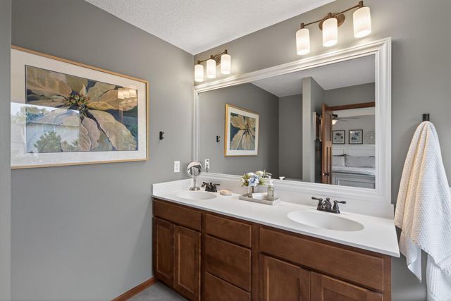 656 Lake Ridge Drive, Woodbury, MN 55129