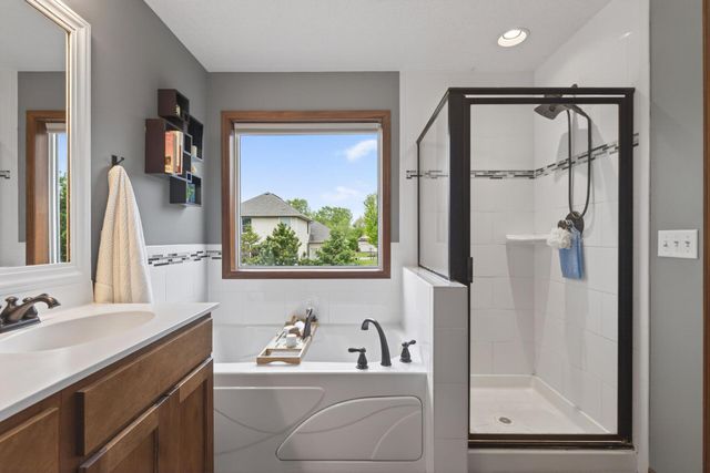 656 Lake Ridge Drive, Woodbury, MN 55129