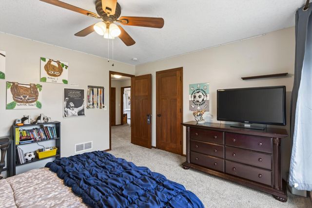 656 Lake Ridge Drive, Woodbury, MN 55129
