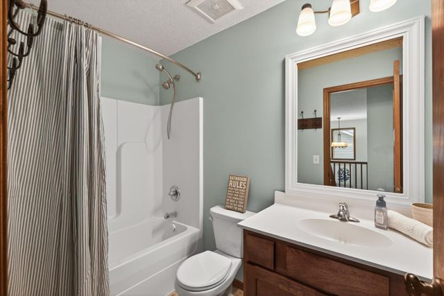 656 Lake Ridge Drive, Woodbury, MN 55129