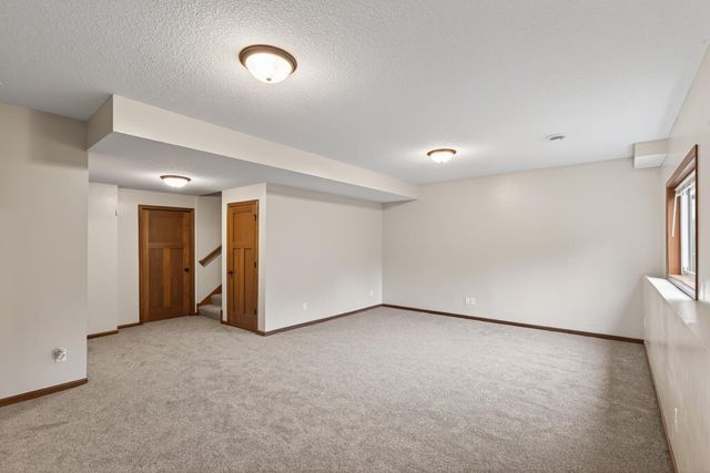 656 Lake Ridge Drive, Woodbury, MN 55129