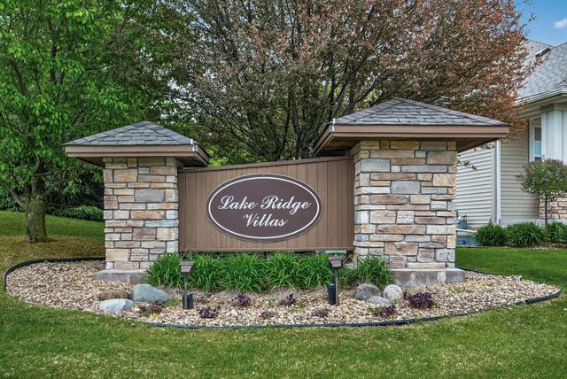 656 Lake Ridge Drive, Woodbury, MN 55129