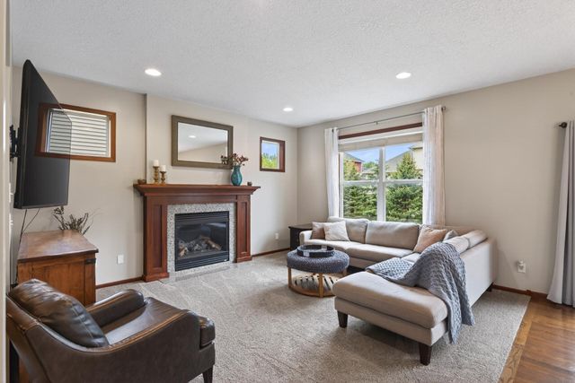 656 Lake Ridge Drive, Woodbury, MN 55129