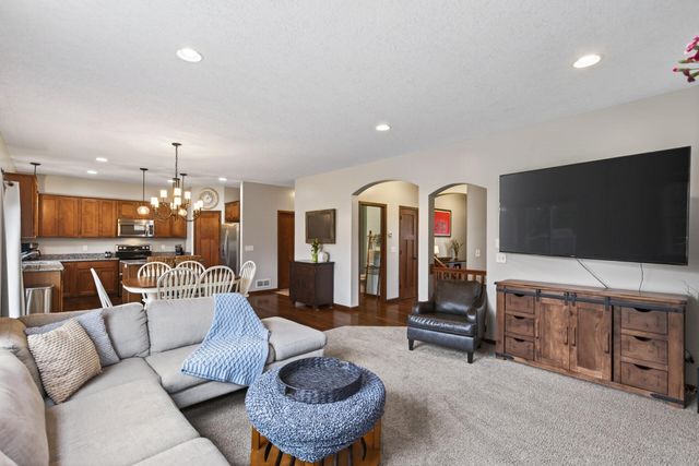 656 Lake Ridge Drive, Woodbury, MN 55129