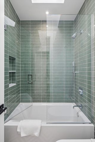 6022 N Ionia Avenue, Chicago, IL 60646