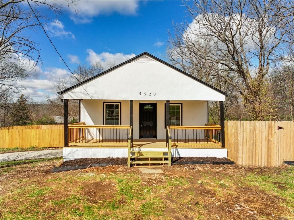 5520 TOPPING Avenue, Kansas City, MO 64129