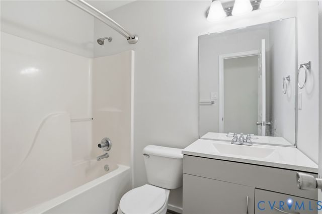 14221 Bermuda Point Ct, Chester, VA 23836