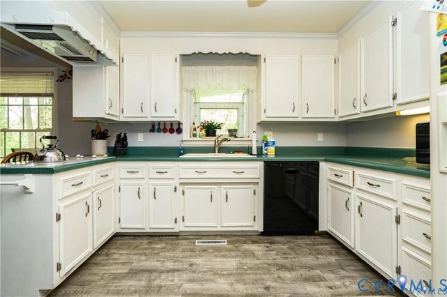 321 Warsaw Ave, Hopewell, VA 23860