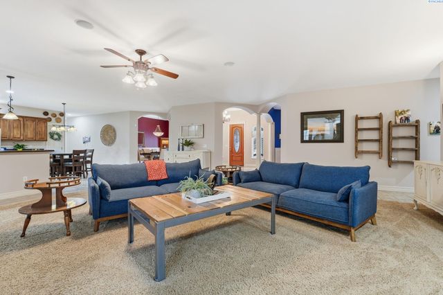 1191 Pinto Loop, Richland, WA 99352