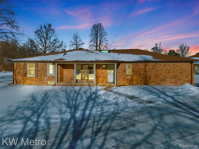 49321 Glasco Court, Utica, MI 48315