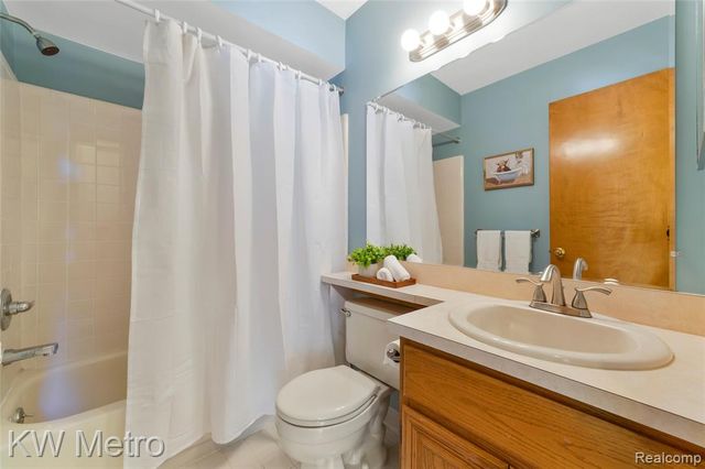 49321 Glasco Court, Utica, MI 48315