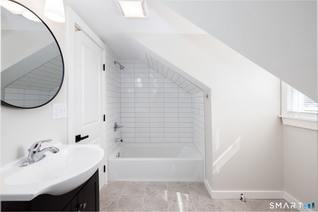 28 Aircraft Road i, Southington, CT 06489